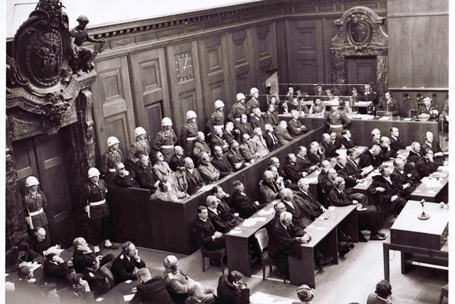 Immagine del processo di Norimberga, all'inizio della storia dell'intepretazione simultanea